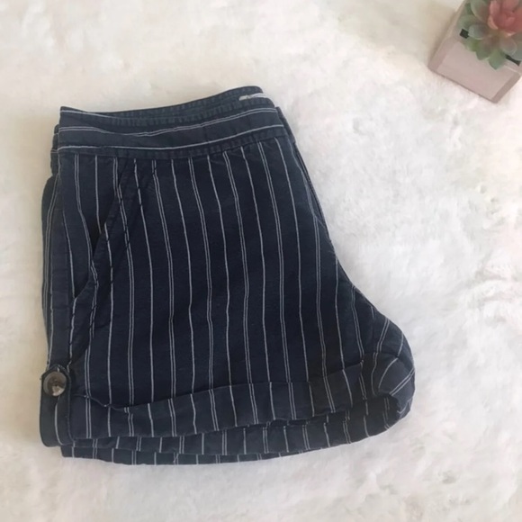 🌻 3/$20 Linen Pin Stripe Shorts - Picture 6 of 6